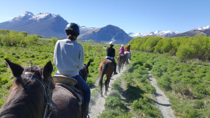 Reiterferien Reiter in den Bergen beim Reiturlaub für Erwachsene