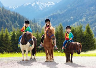 Ponyreiten mit Kindern im Urlaub